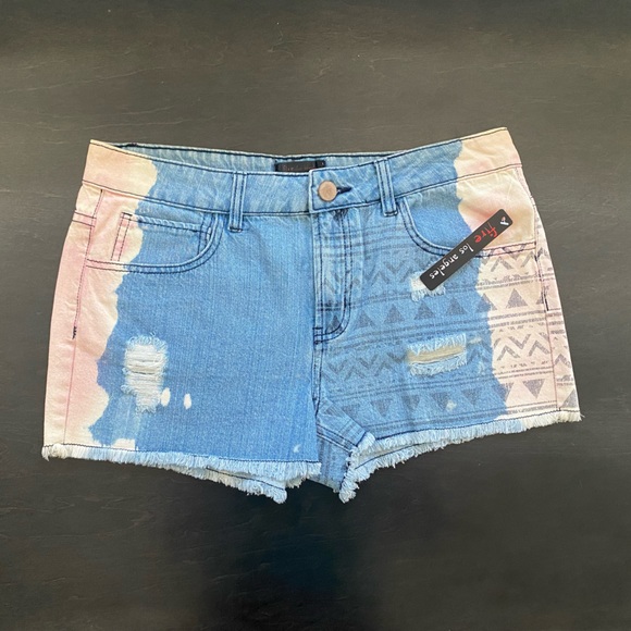 Fire Los Angeles Distressed Jean Shorts Juniors Sz 11 Pink & White Aztec Pattern - Picture 1 of 7